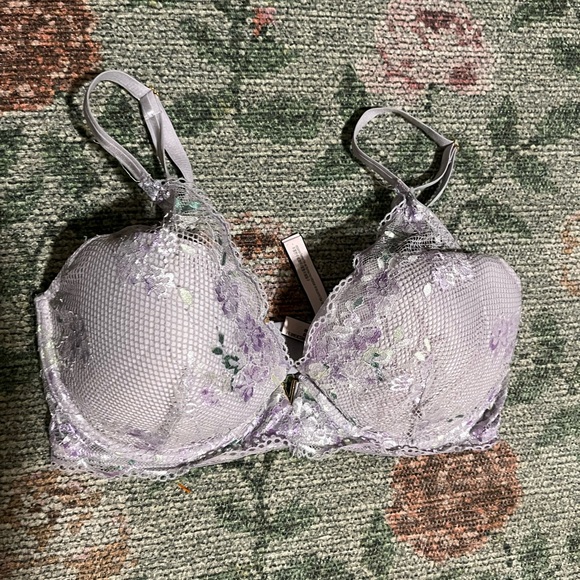 SOLD 🤍 - Picture 1 of 3